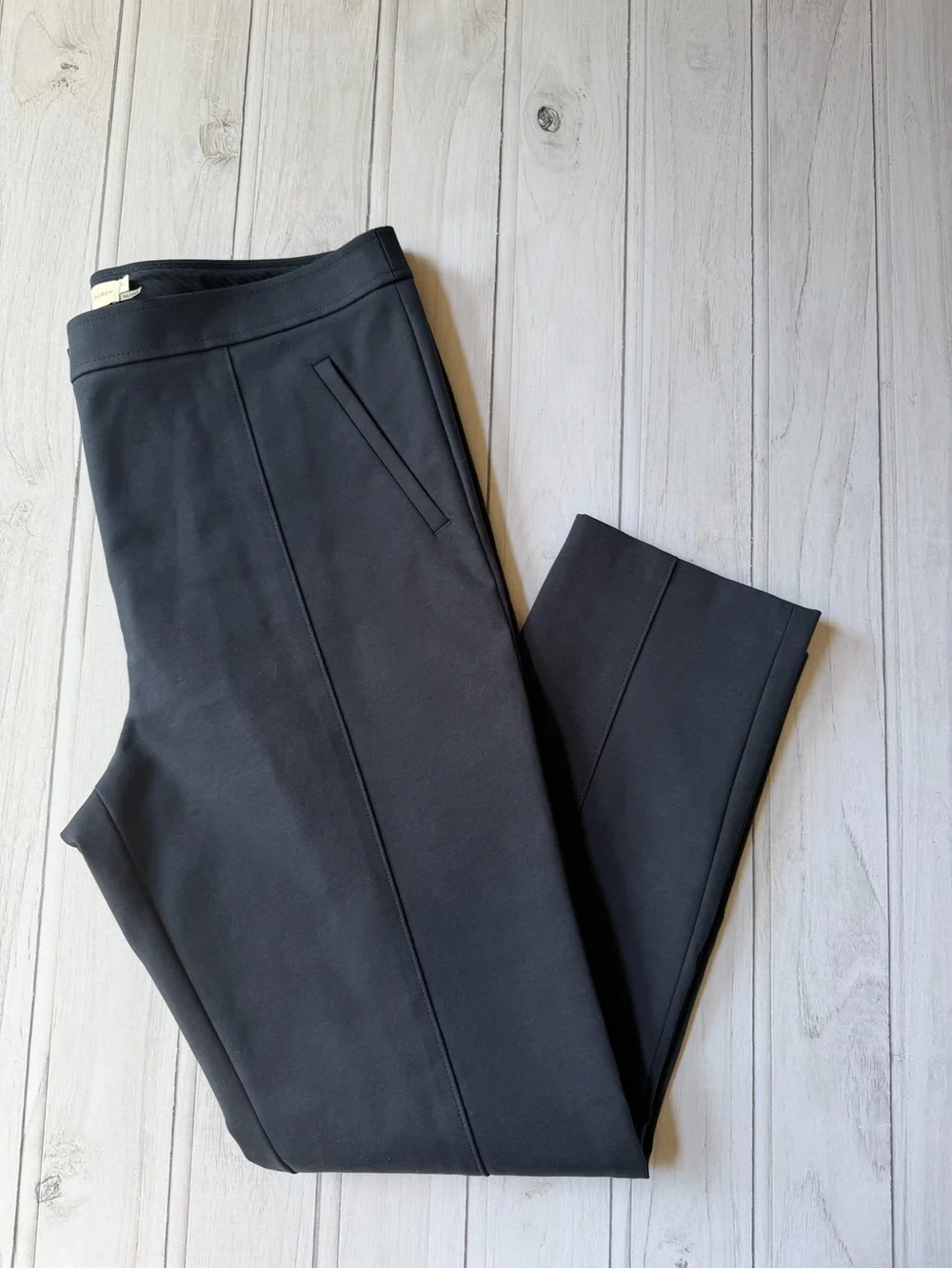 Women’s Tory Burch navy blue Vanner tailored cropped ankle pants. Size 14